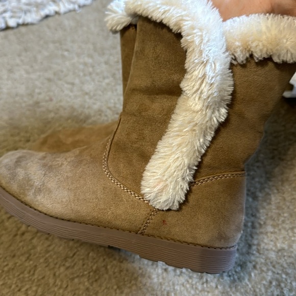 Cat & Jack Hadlee Style Sheerling Boots - Picture 7 of 7